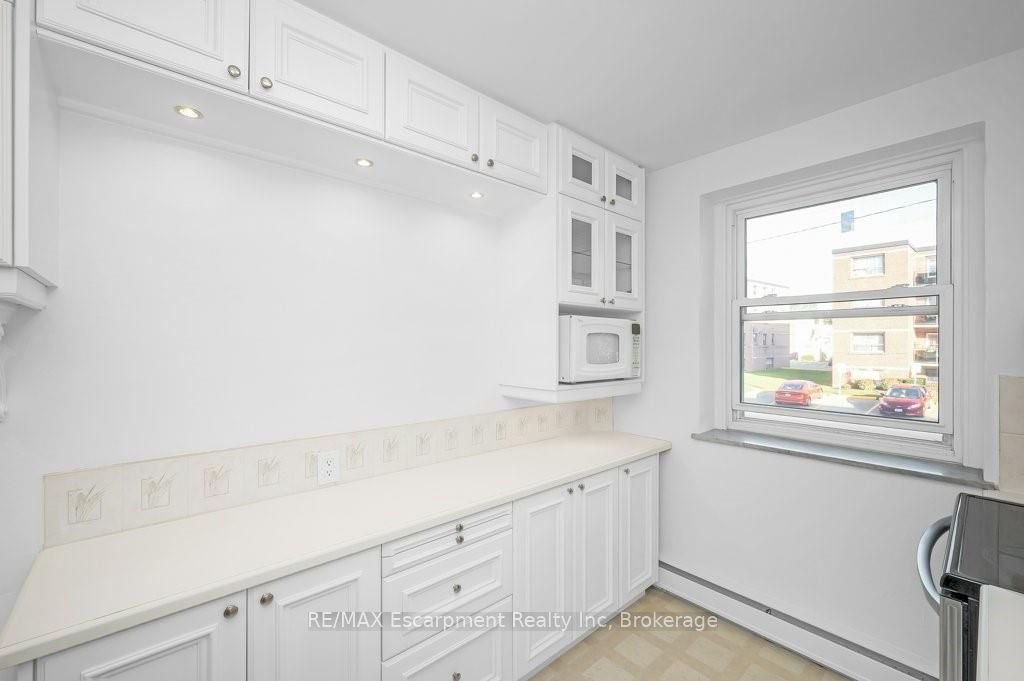 9 Grant Boulevard 201 Property Photo 16
