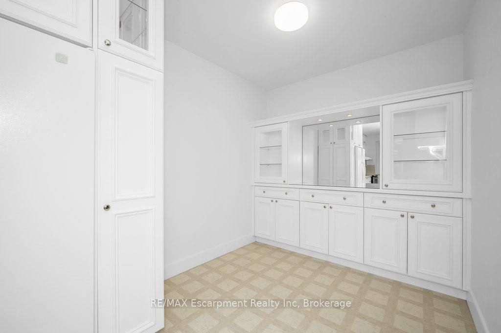 9 Grant Boulevard 201 Property Photo 17