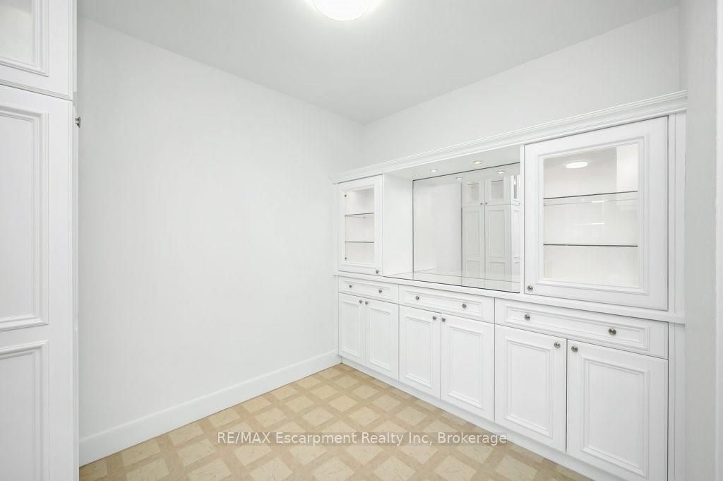 9 Grant Boulevard 201 Property Photo 18