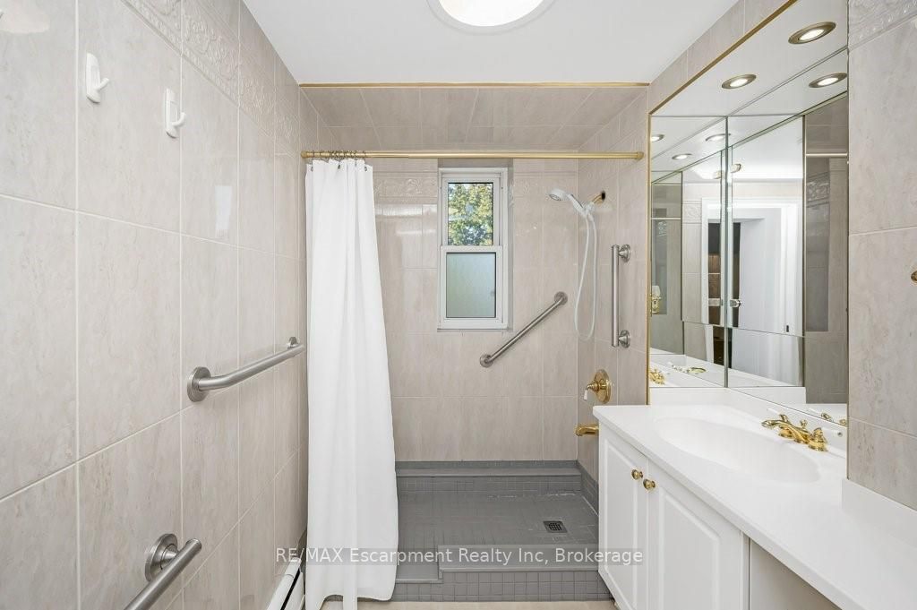 9 Grant Boulevard 201 Property Photo 25