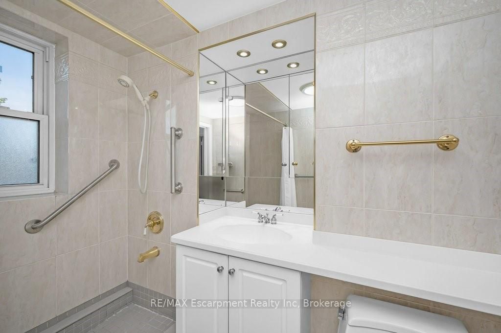 9 Grant Boulevard 201 Property Photo 27