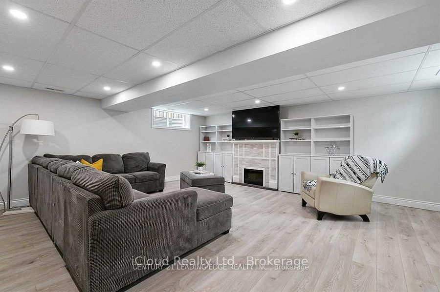 745 Reid Crescent Property Photo 10