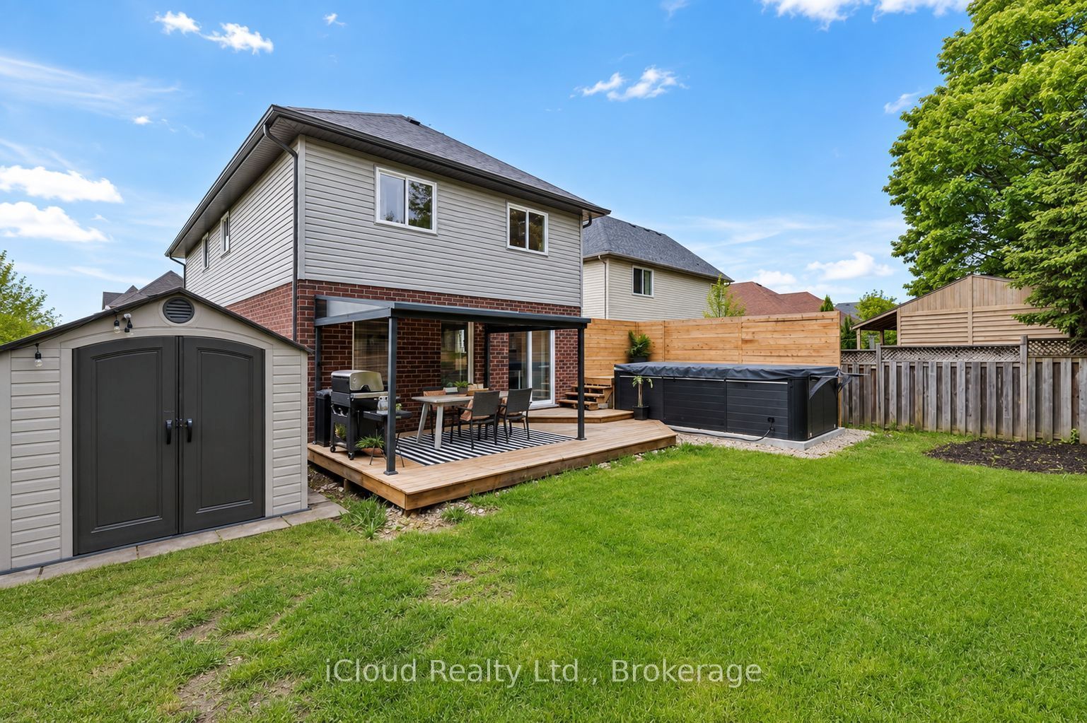 745 Reid Crescent Property Photo 12