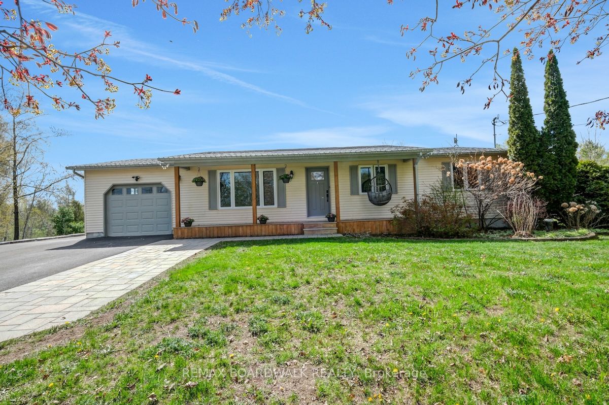 1505 7th Line Property Photo 2