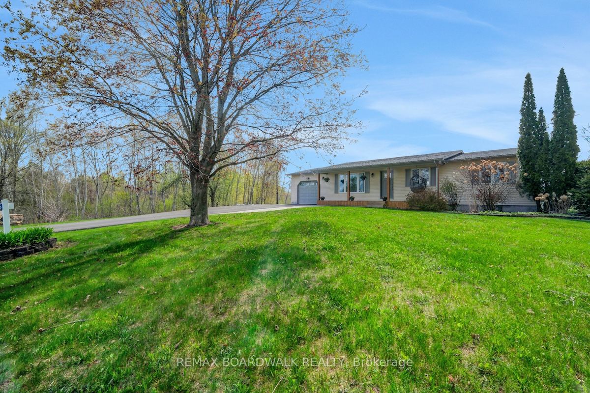 1505 7th Line Property Photo 3