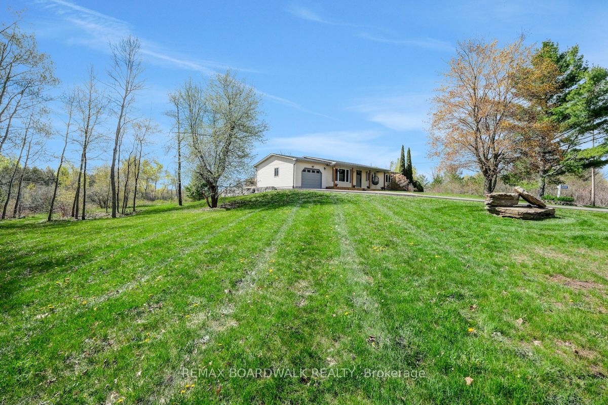 1505 7th Line Property Photo 4