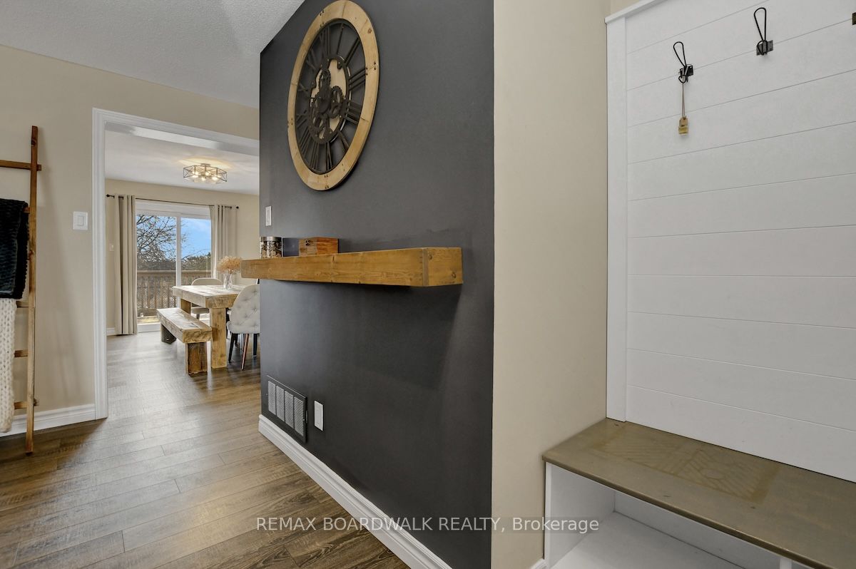 1505 7th Line Property Photo 8