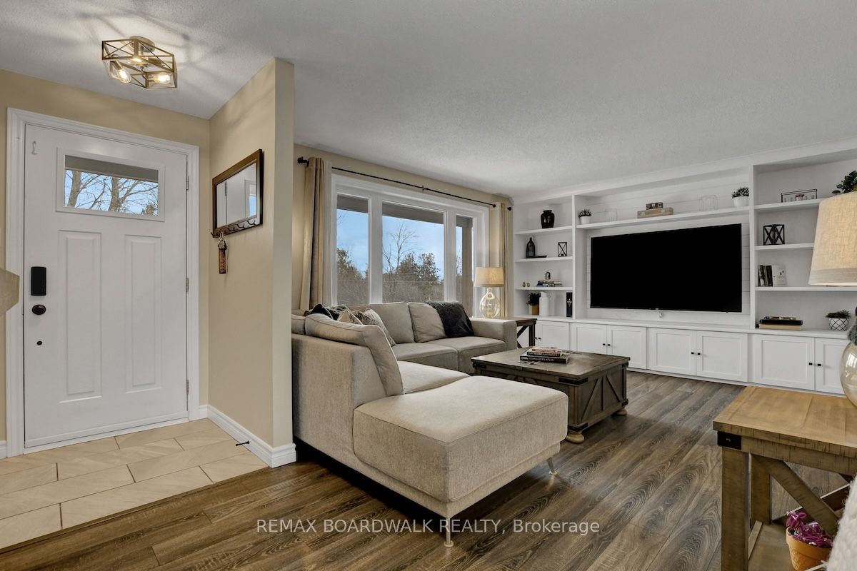 1505 7th Line Property Photo 9