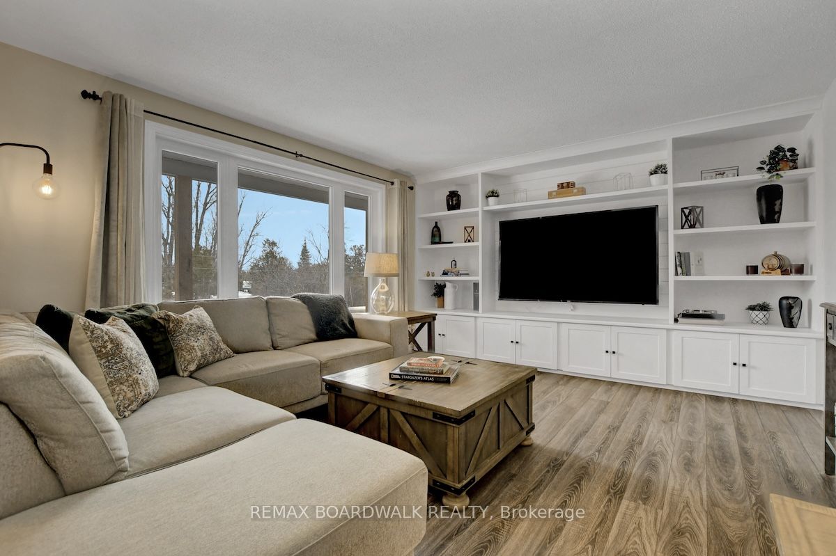 1505 7th Line Property Photo 10