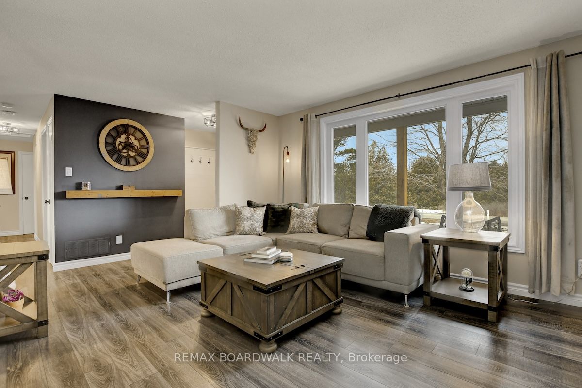 1505 7th Line Property Photo 11