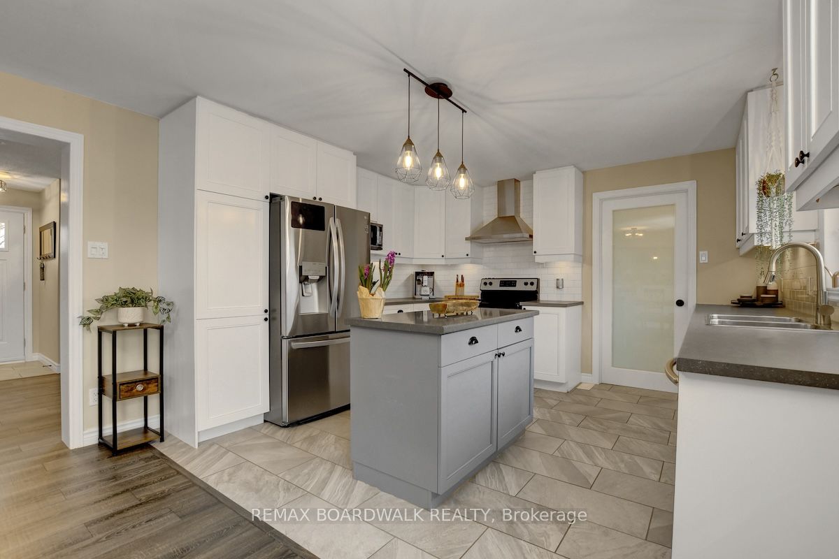 1505 7th Line Property Photo 17