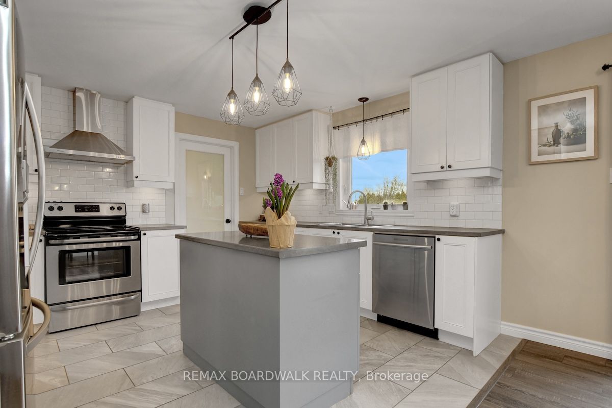 1505 7th Line Property Photo 18