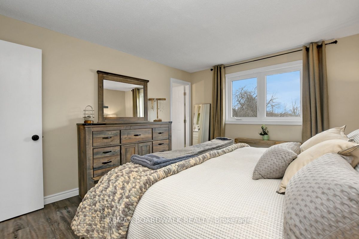 1505 7th Line Property Photo 23