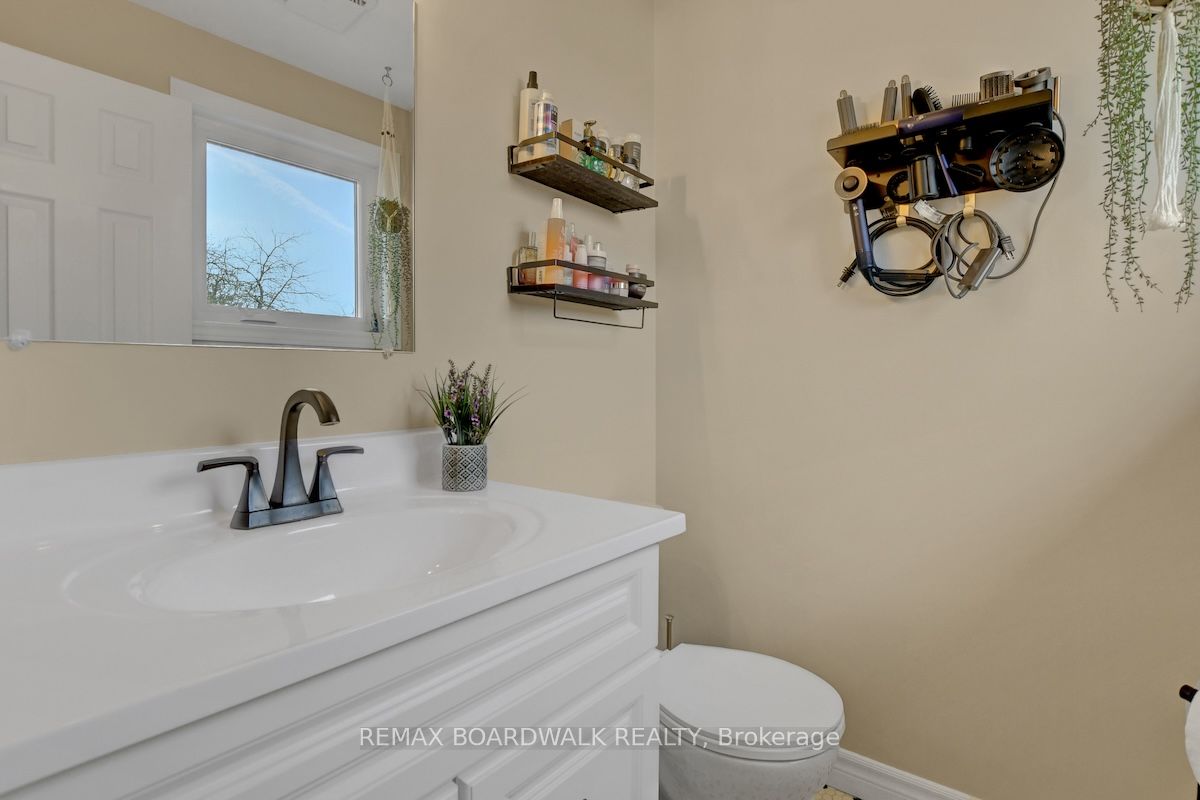 1505 7th Line Property Photo 24