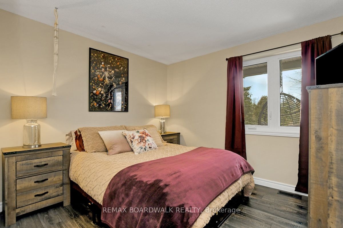 1505 7th Line Property Photo 25