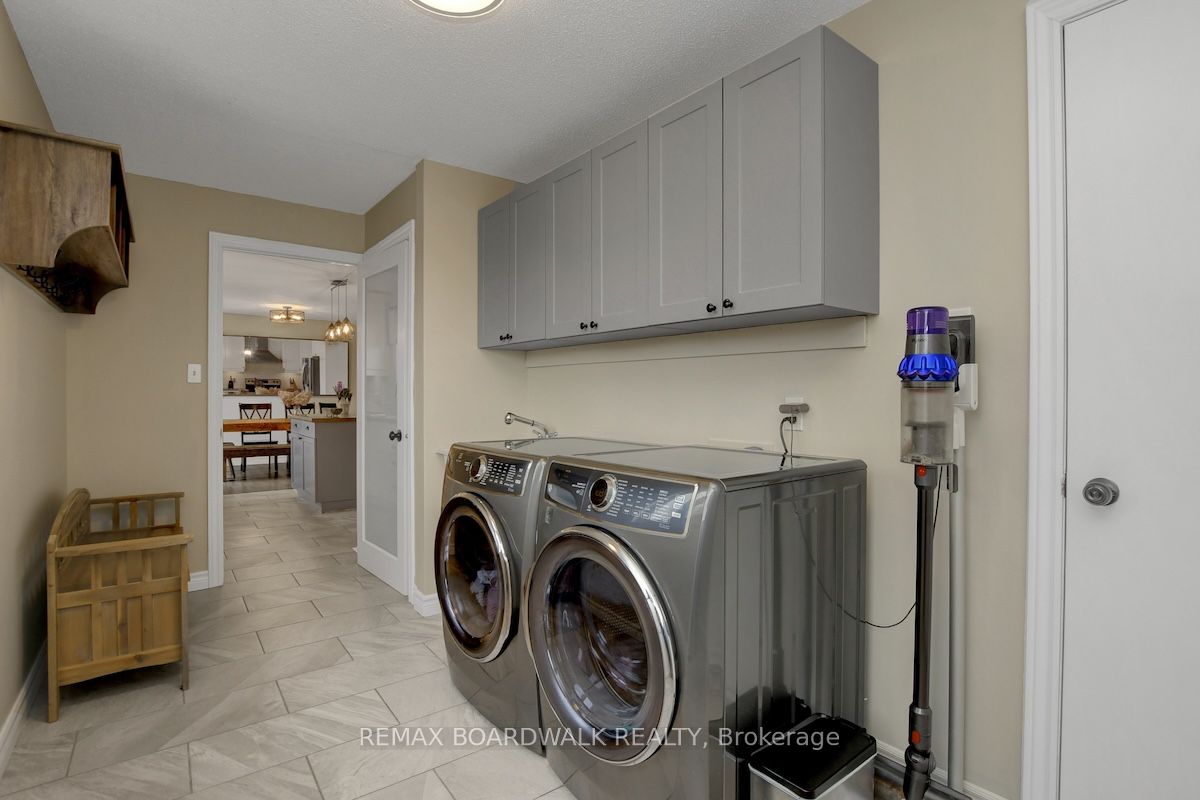 1505 7th Line Property Photo 30