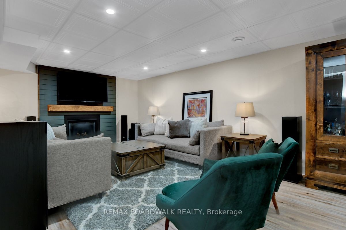 1505 7th Line Property Photo 32
