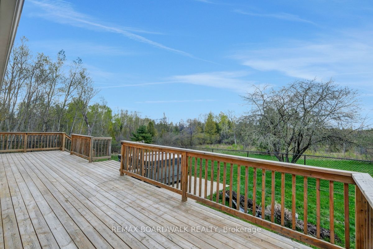 1505 7th Line Property Photo 44