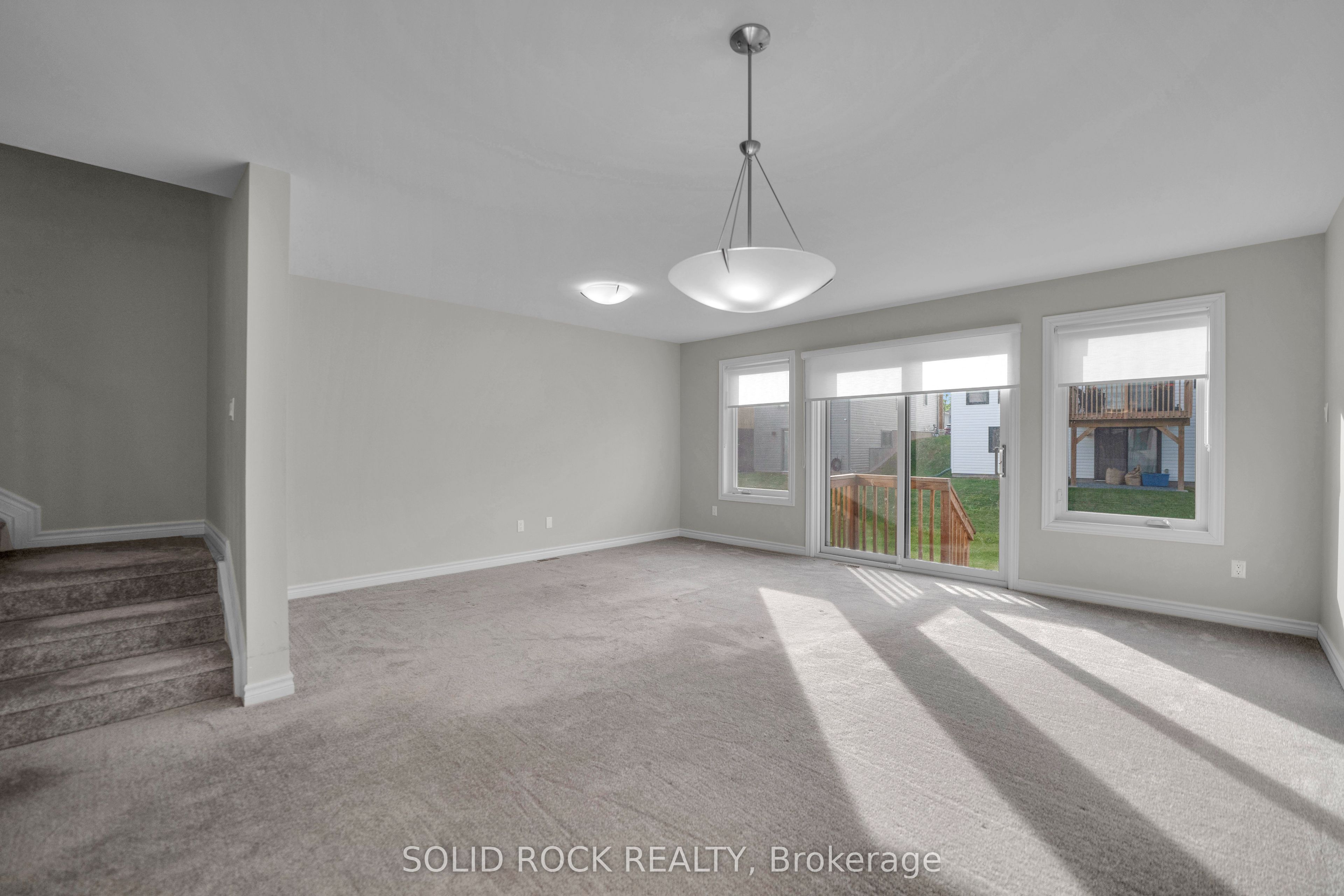 54 Griffith Way Property Photo 7