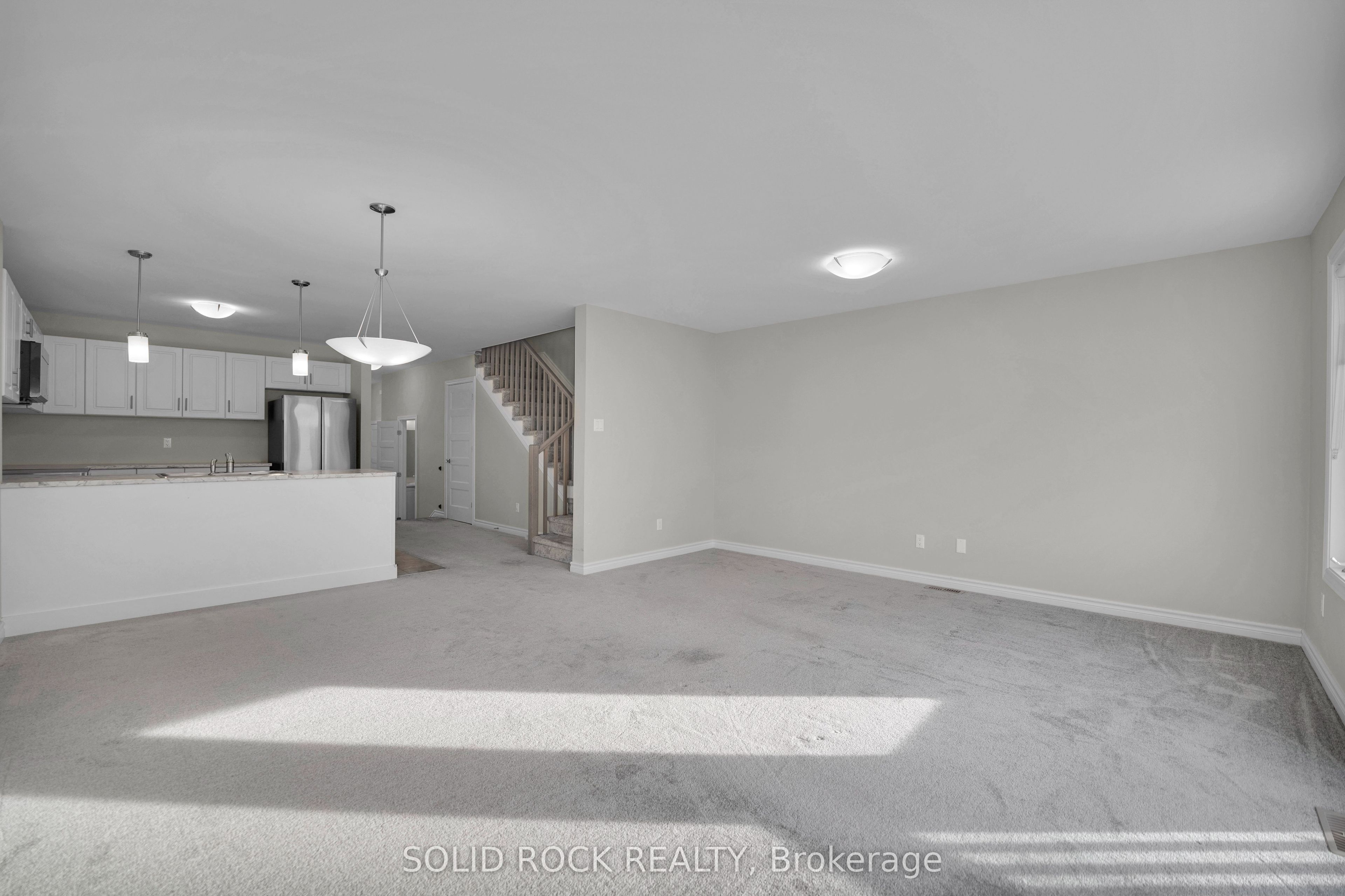 54 Griffith Way Property Photo 8