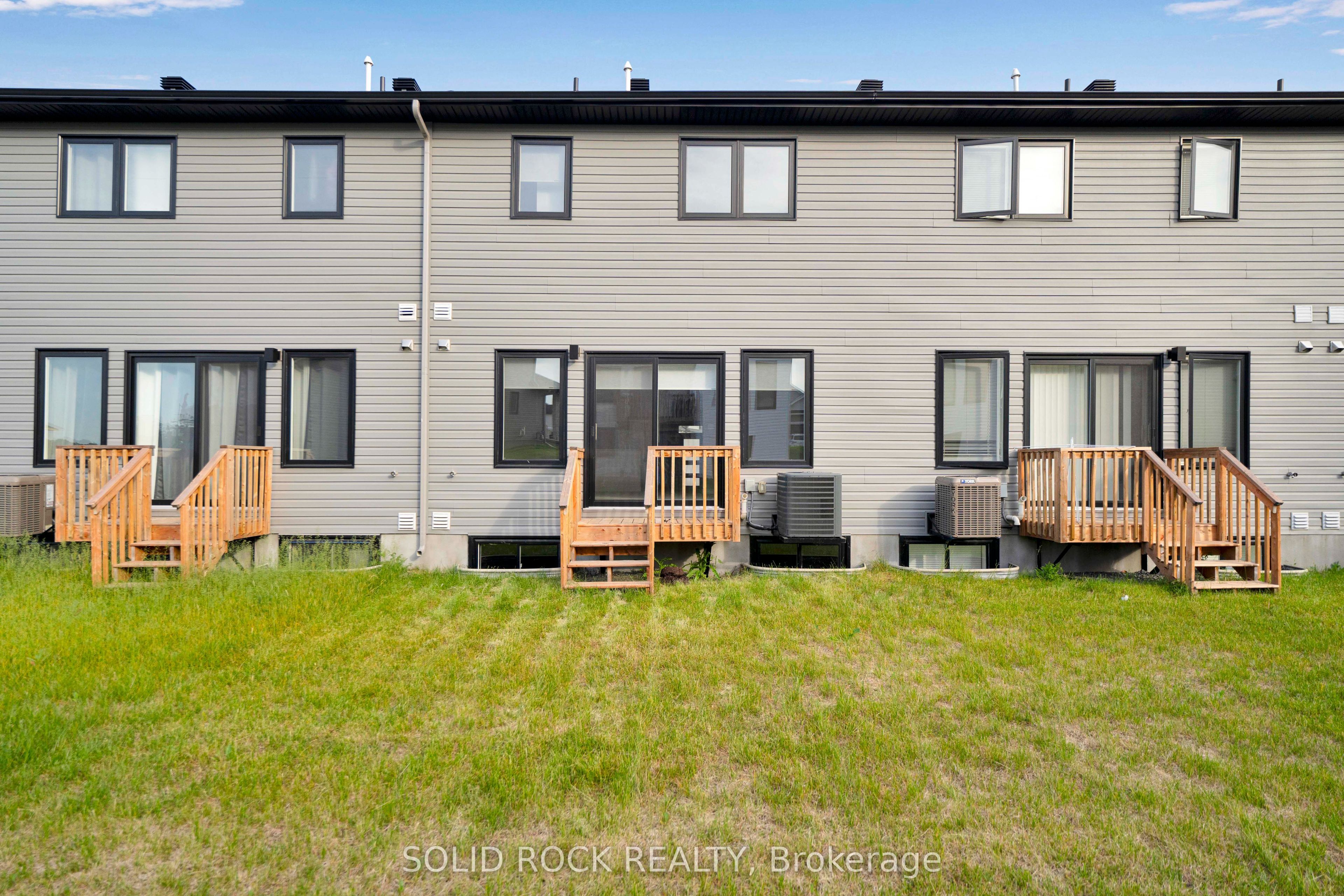 54 Griffith Way Property Photo 18