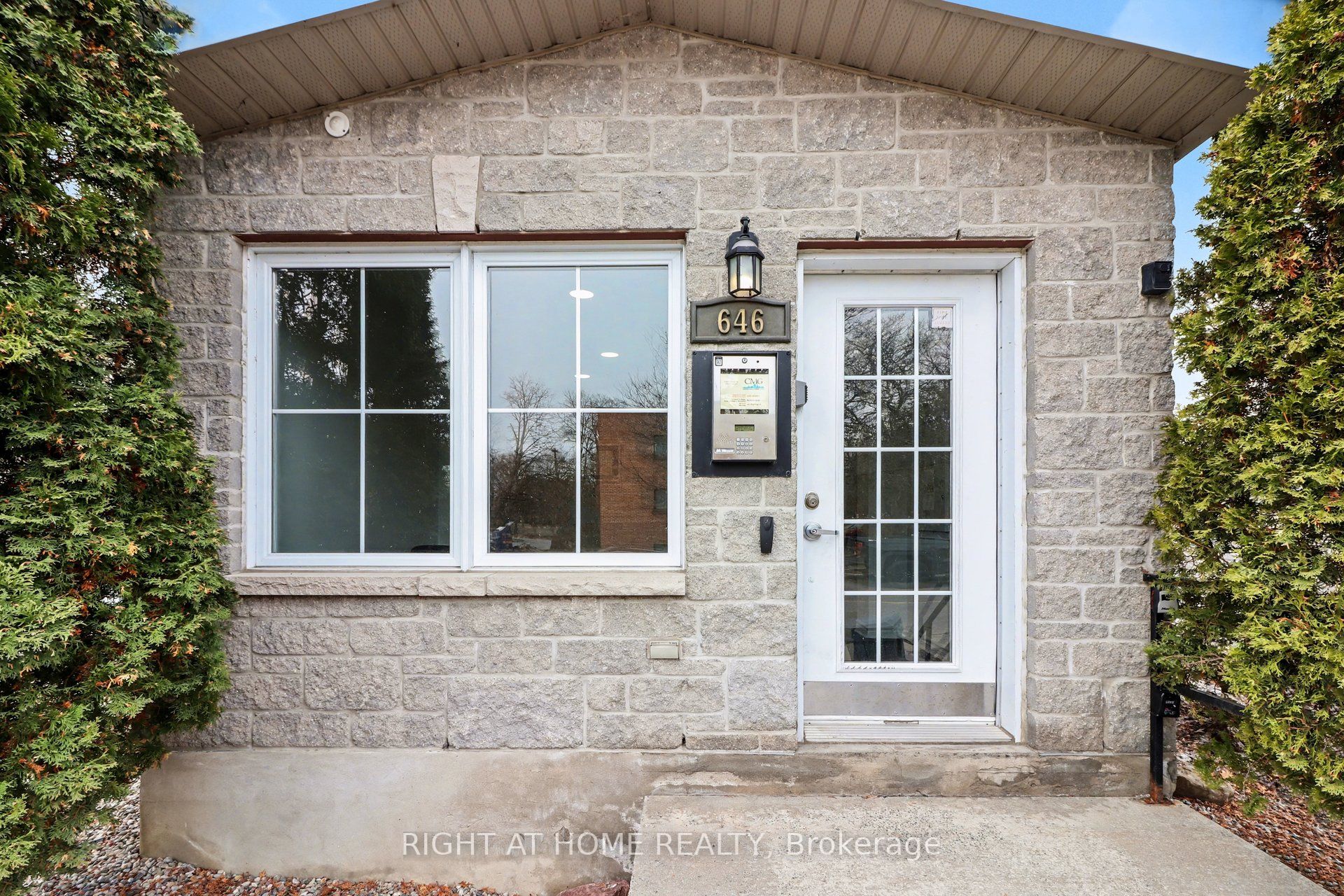 646 Cummings Avenue 202 Property Photo 4