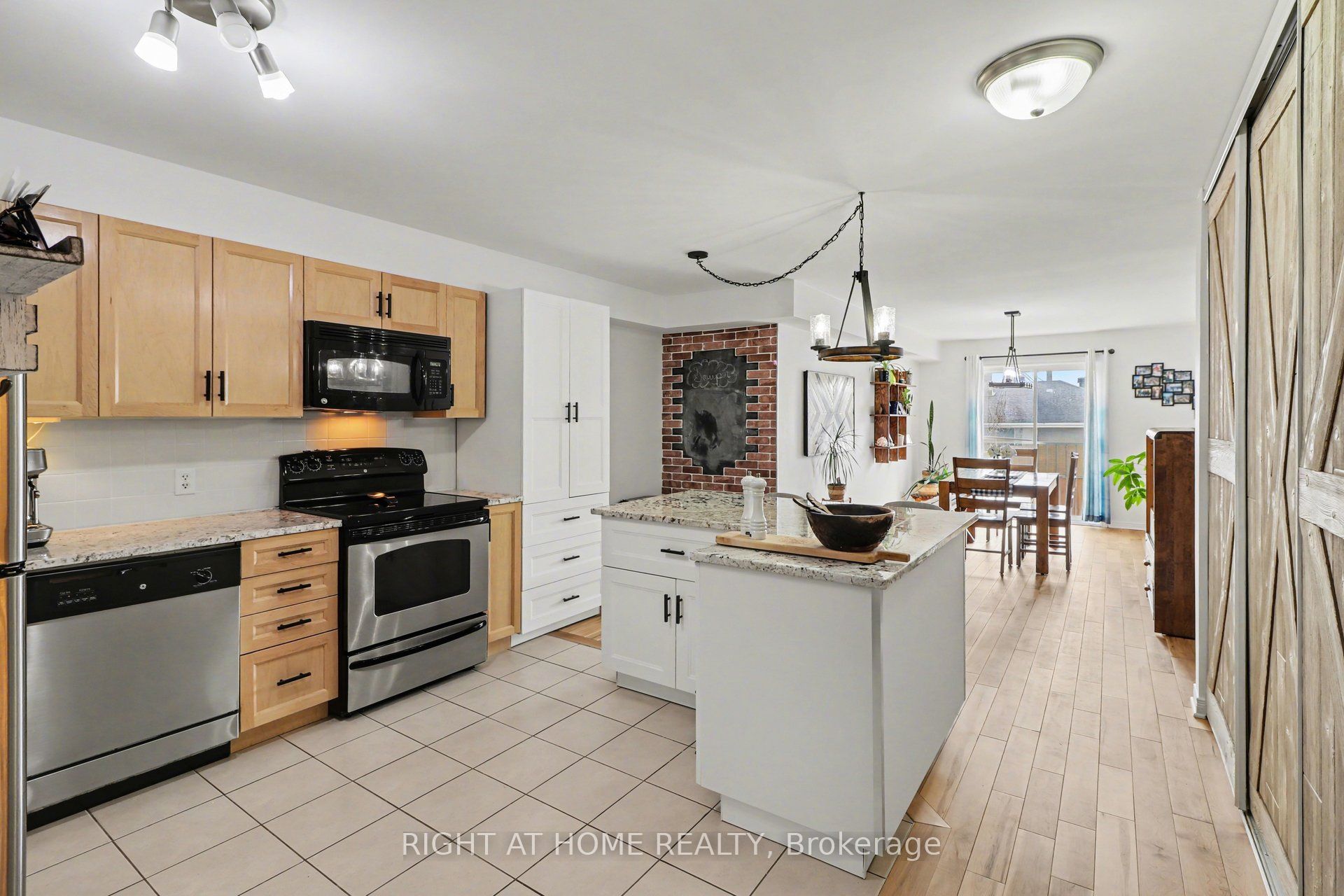 646 Cummings Avenue 202 Property Photo 20