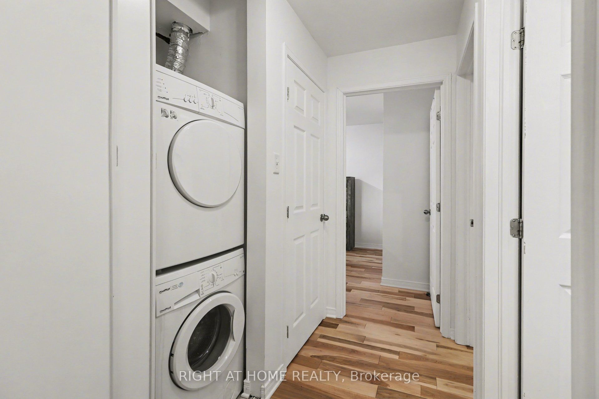 646 Cummings Avenue 202 Property Photo 23