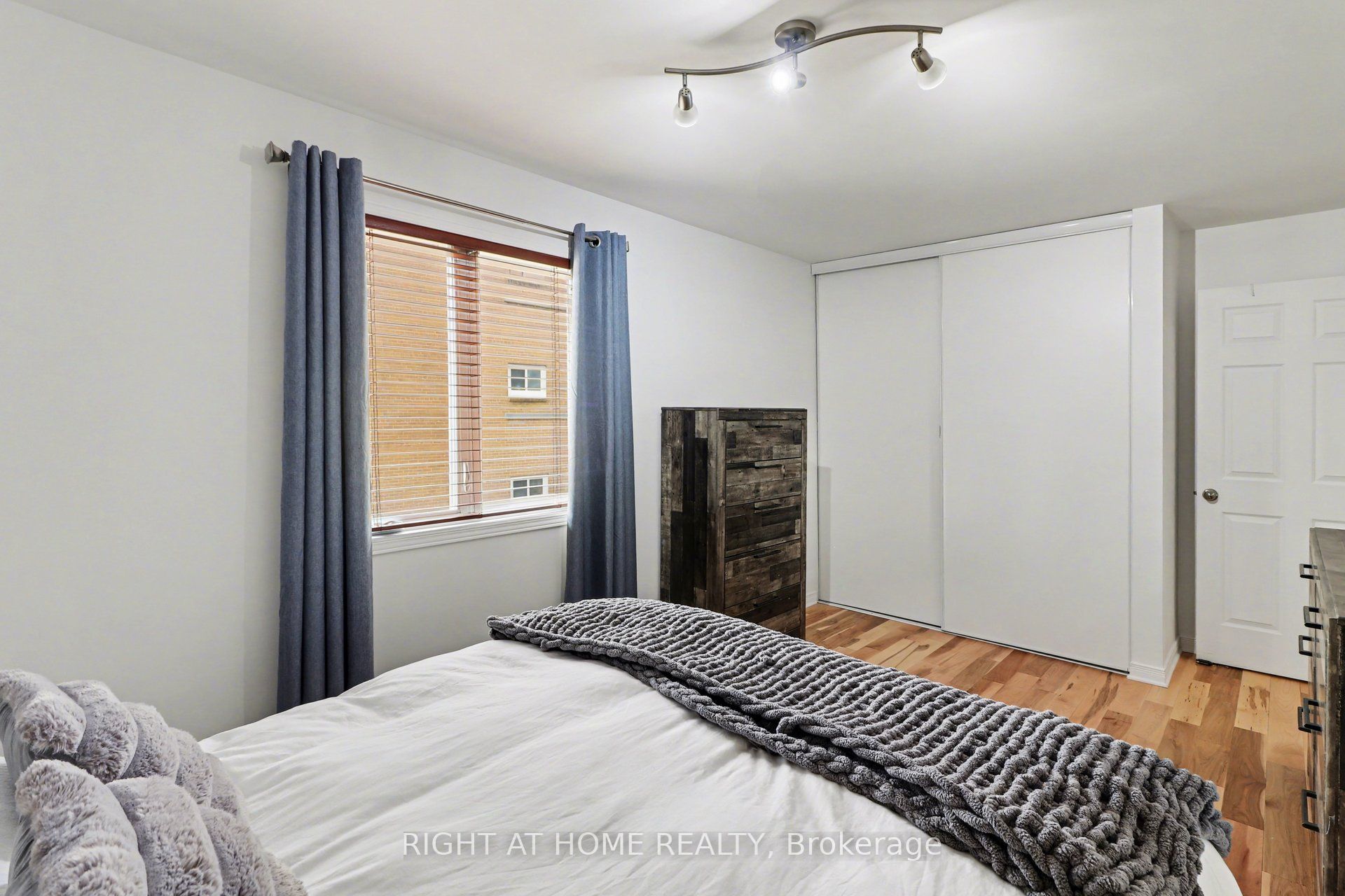 646 Cummings Avenue 202 Property Photo 25