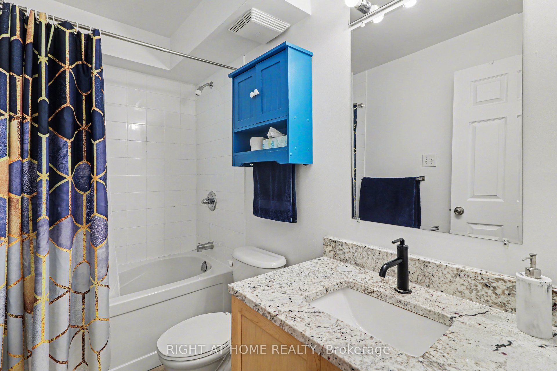 646 Cummings Avenue 202 Property Photo 26