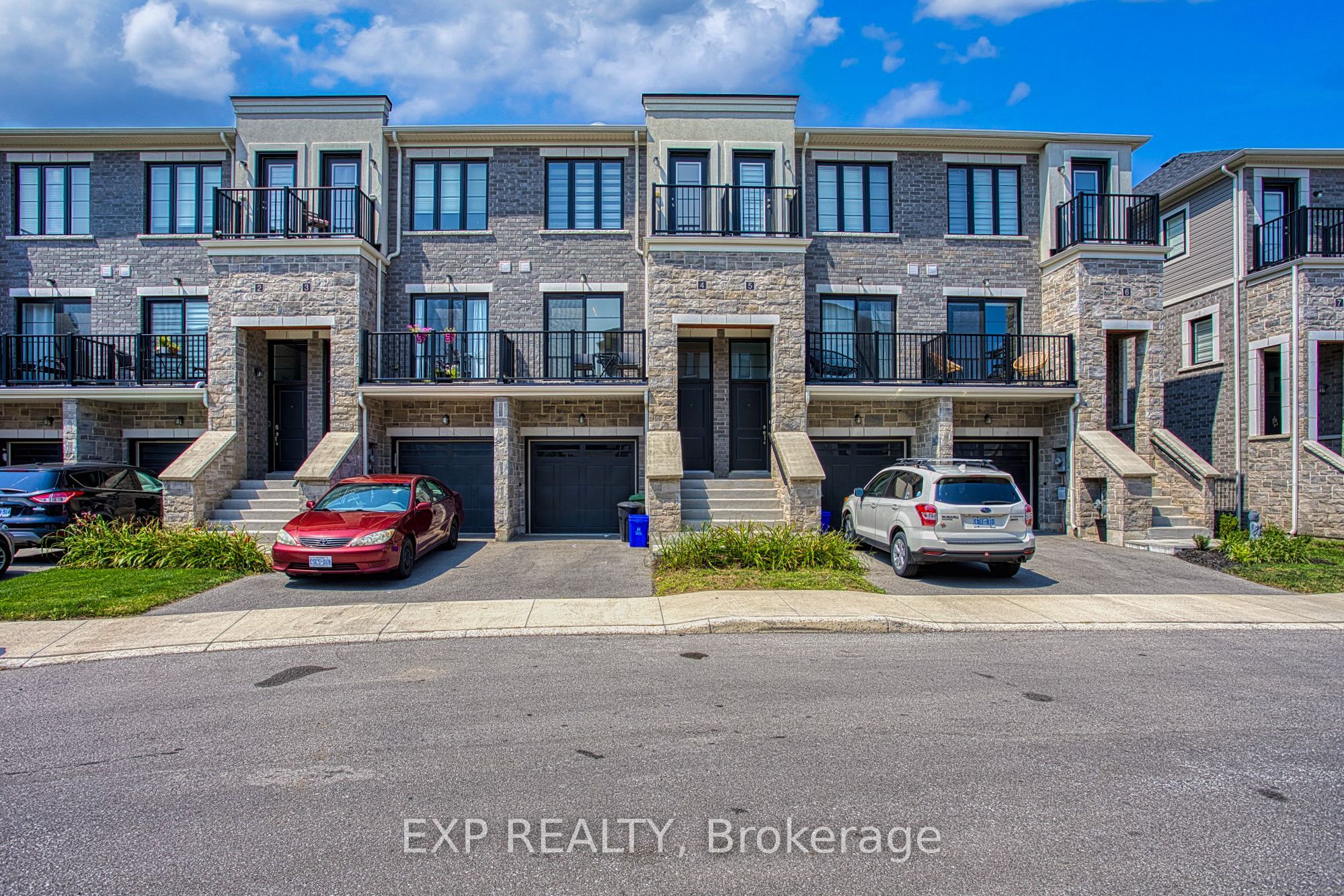 383 Dundas Street E 4 Property Photo 2