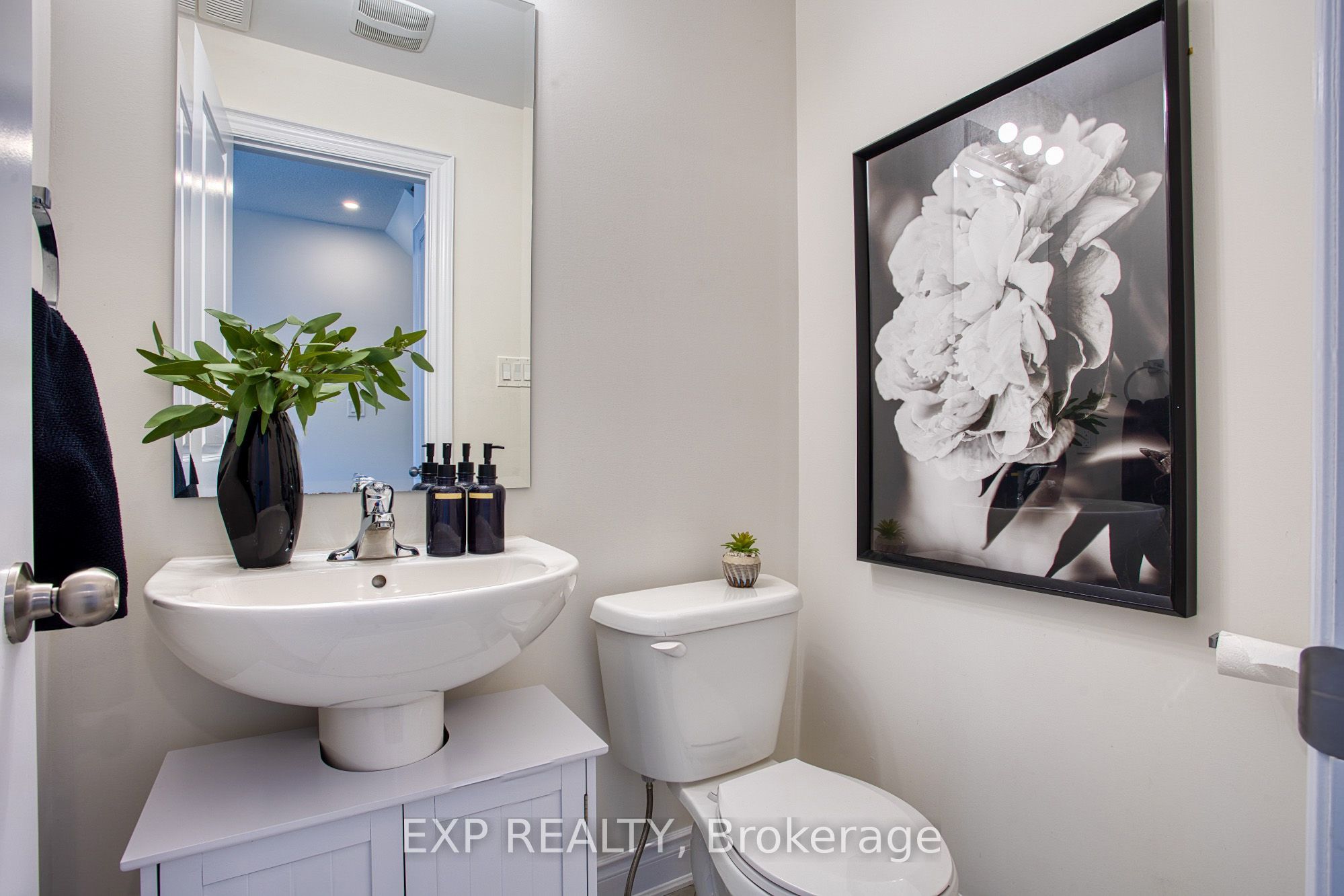 383 Dundas Street E 4 Property Photo 5