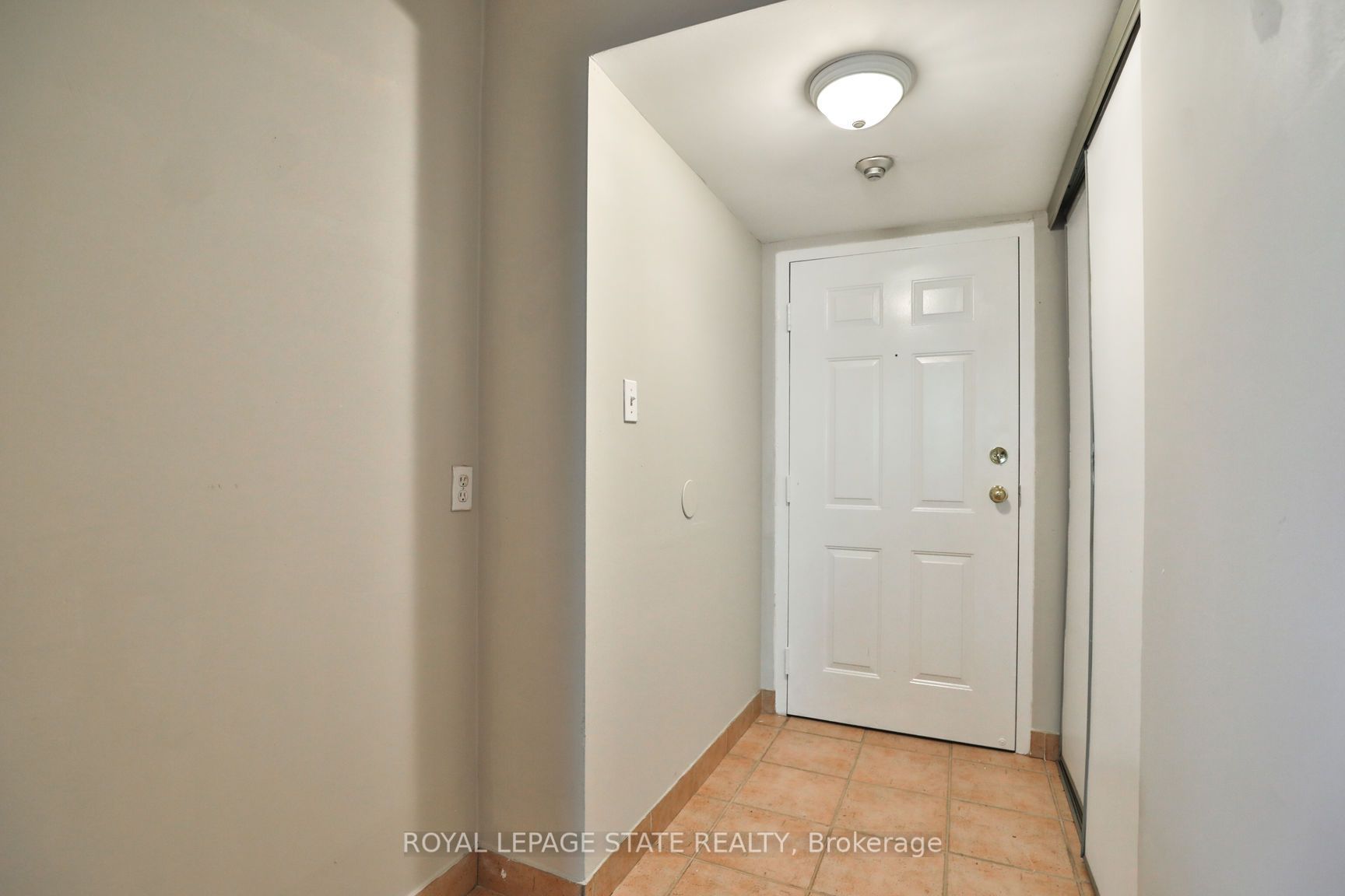 400 York Boulevard 208 Property Photo 8