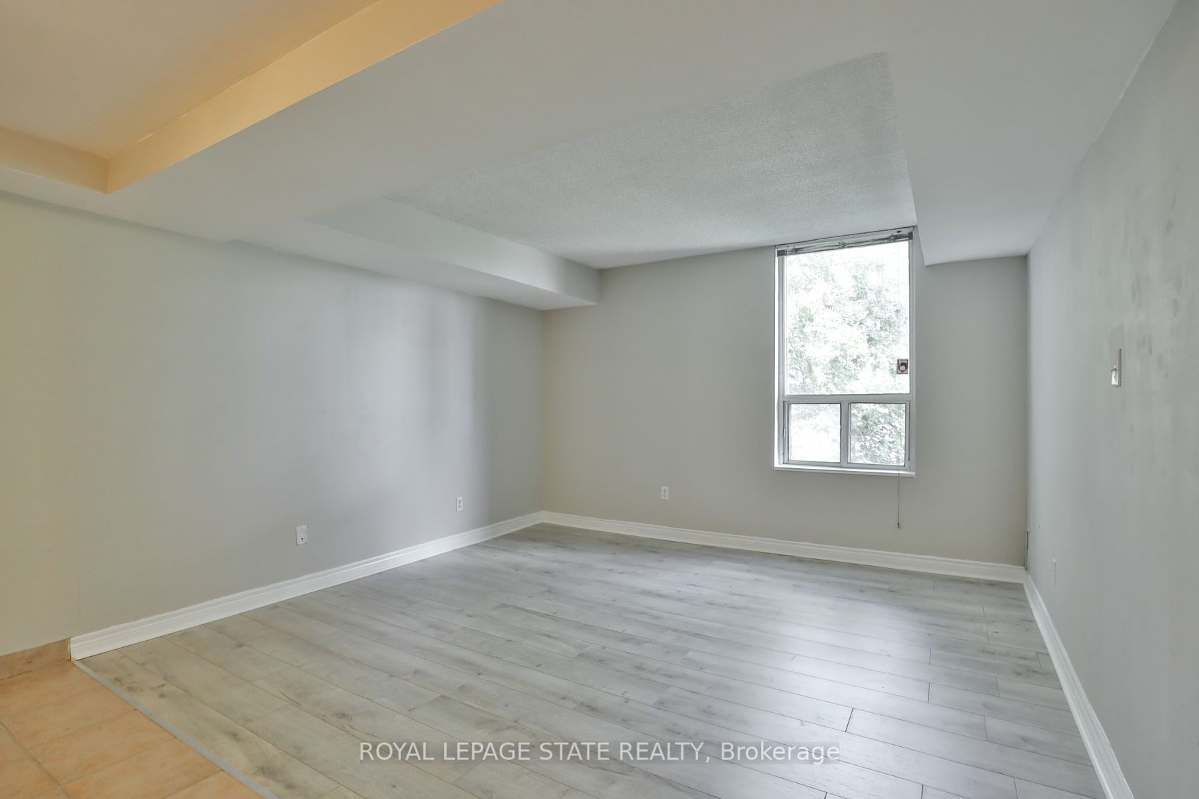 400 York Boulevard 208 Property Photo 9