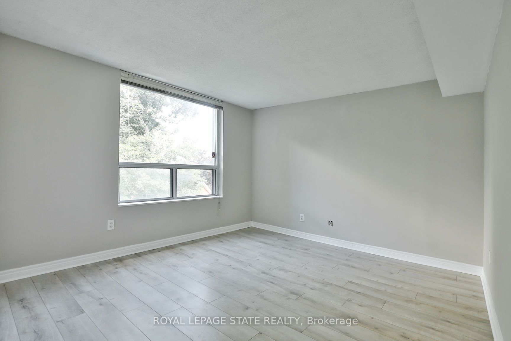 400 York Boulevard 208 Property Photo 17