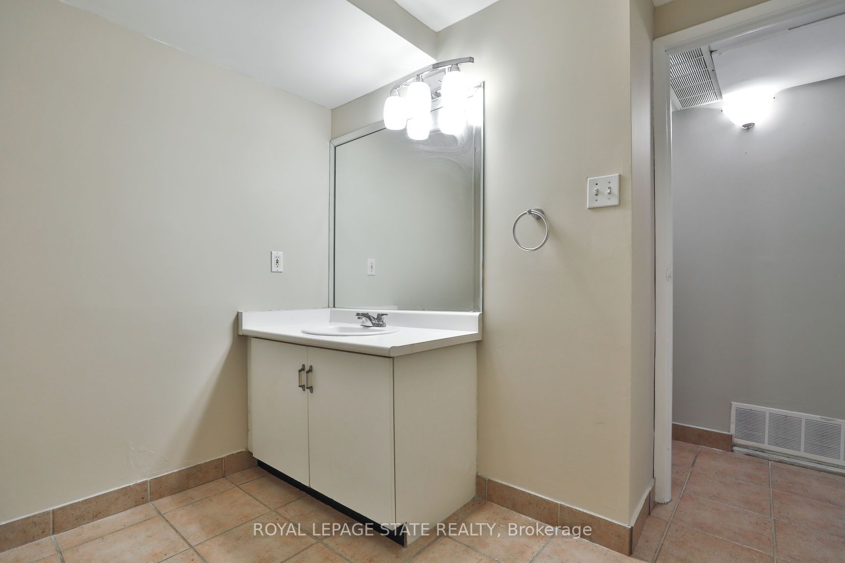 400 York Boulevard 208 Property Photo 20
