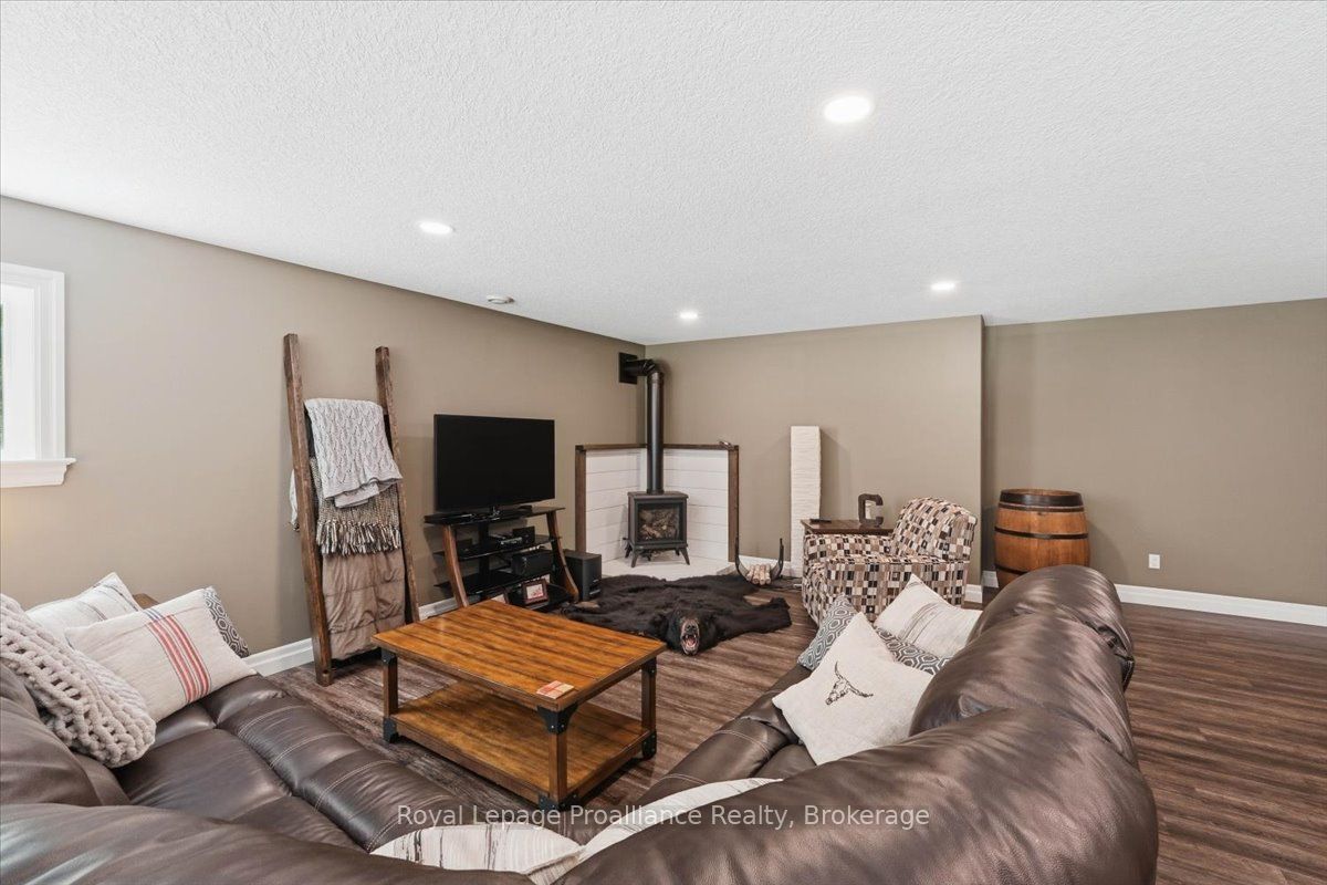 63 Hiddenvalley Drive Property Photo 36