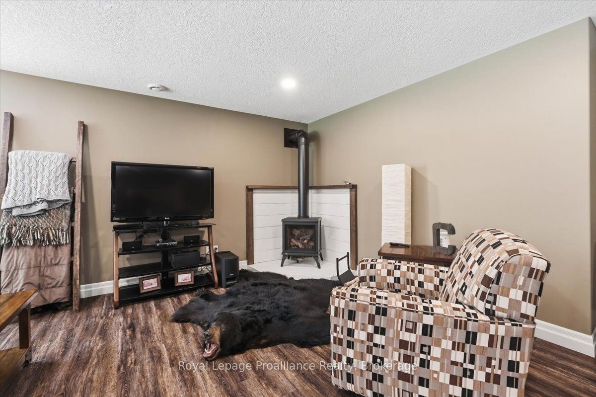 63 Hiddenvalley Drive Property Photo 38