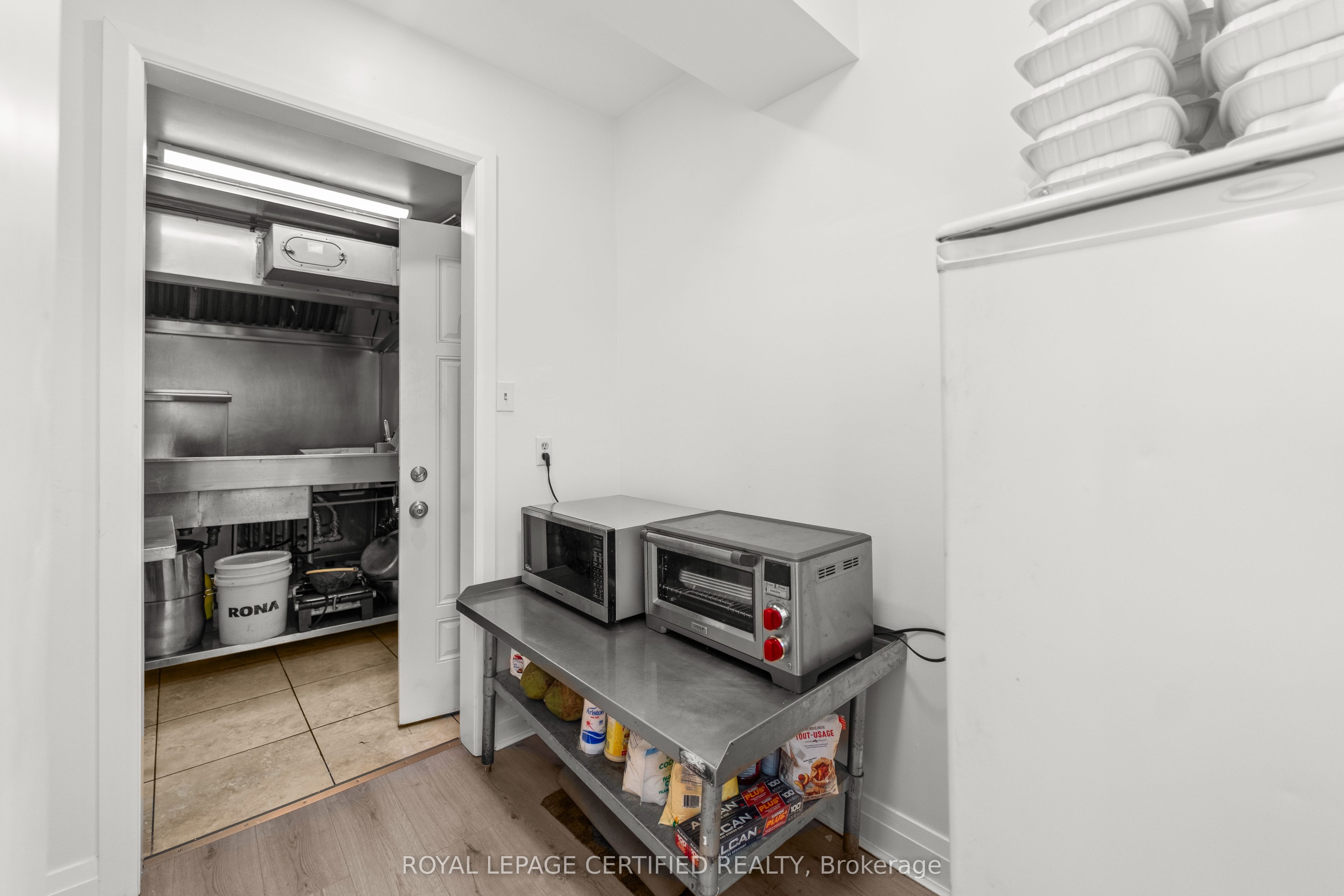25 Eby Street S Property Photo 12