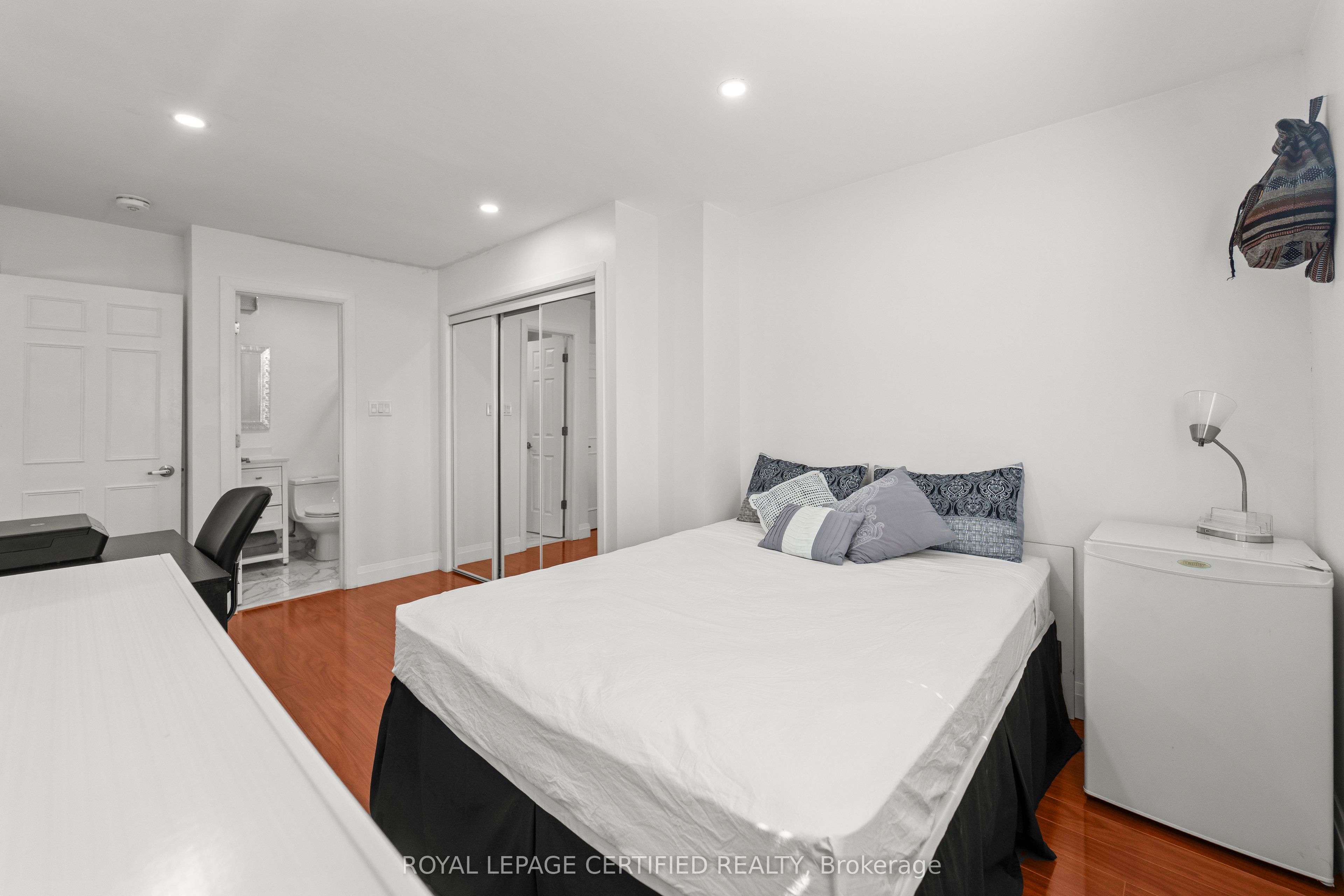 25 Eby Street S Property Photo 26