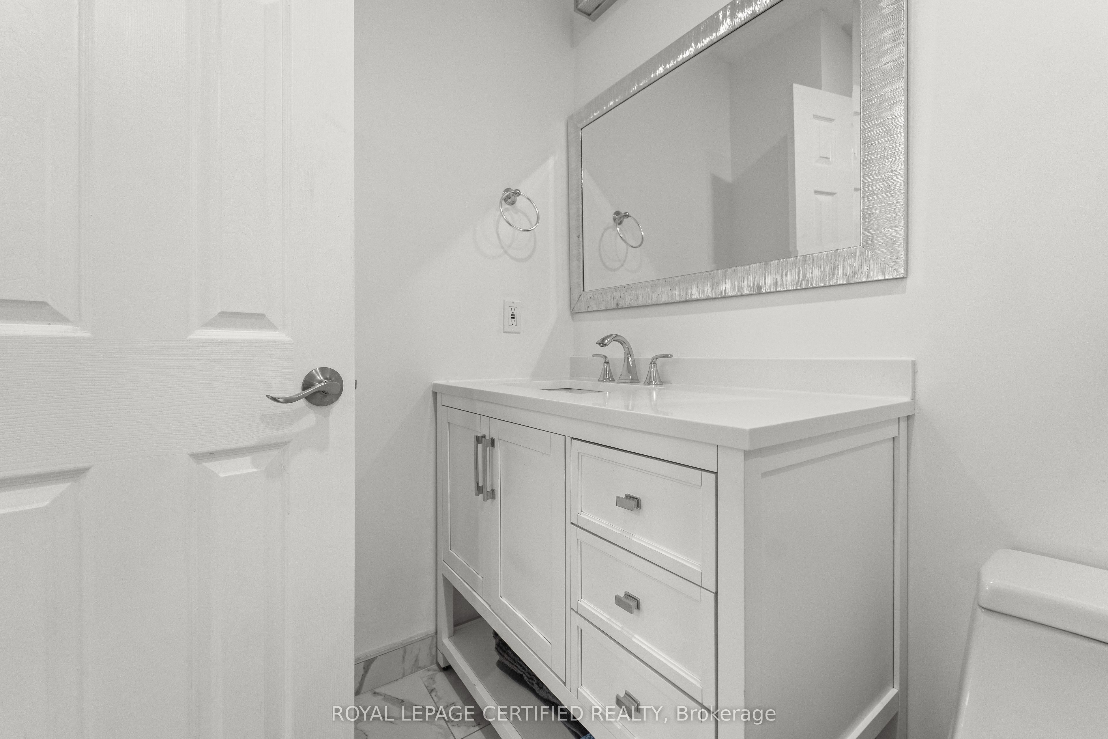 25 Eby Street S Property Photo 29