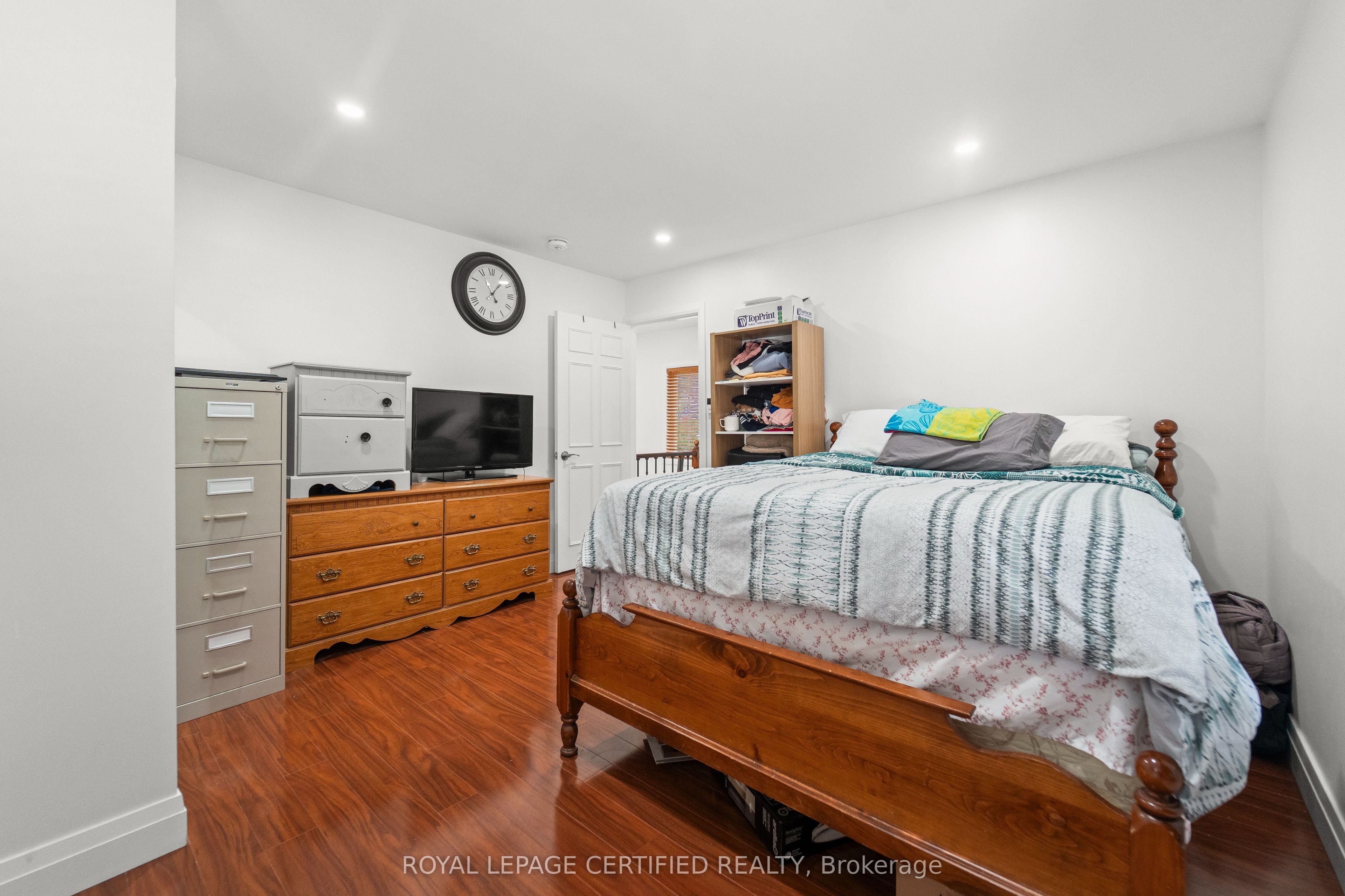 25 Eby Street S Property Photo 33