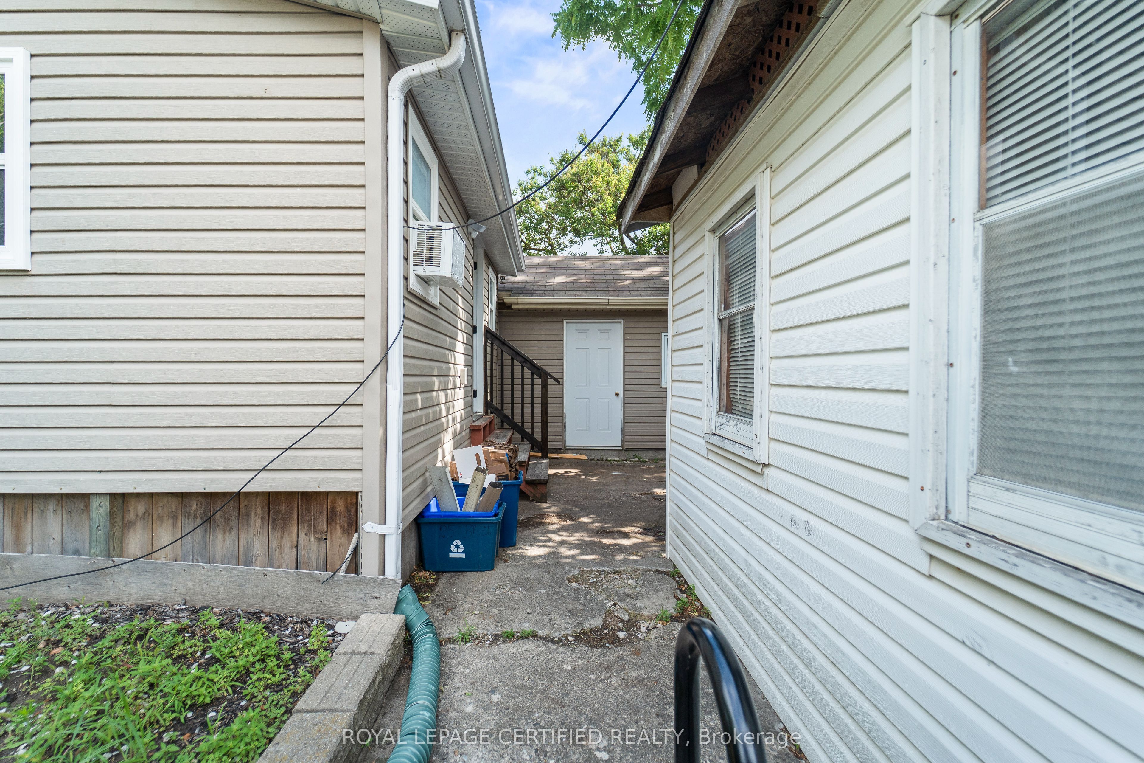 25 Eby Street S Property Photo 42