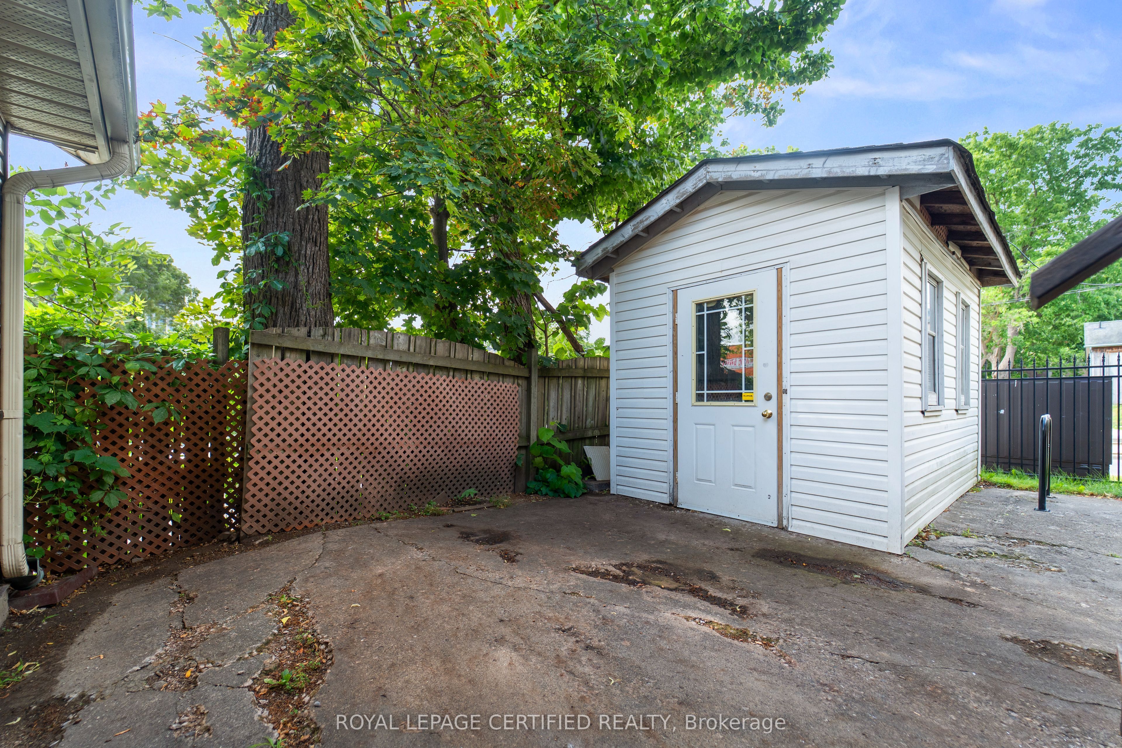 25 Eby Street S Property Photo 44