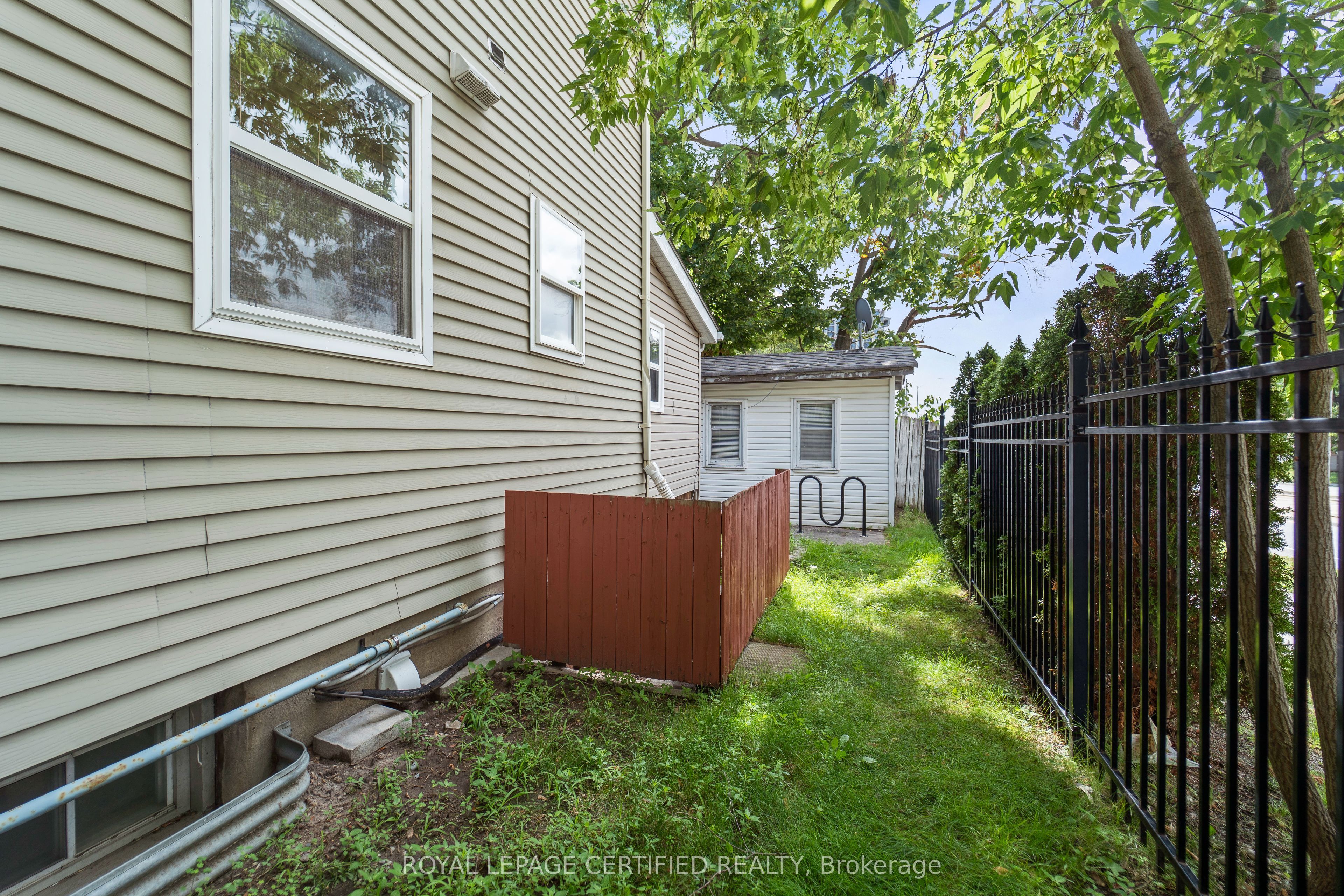 25 Eby Street S Property Photo 45