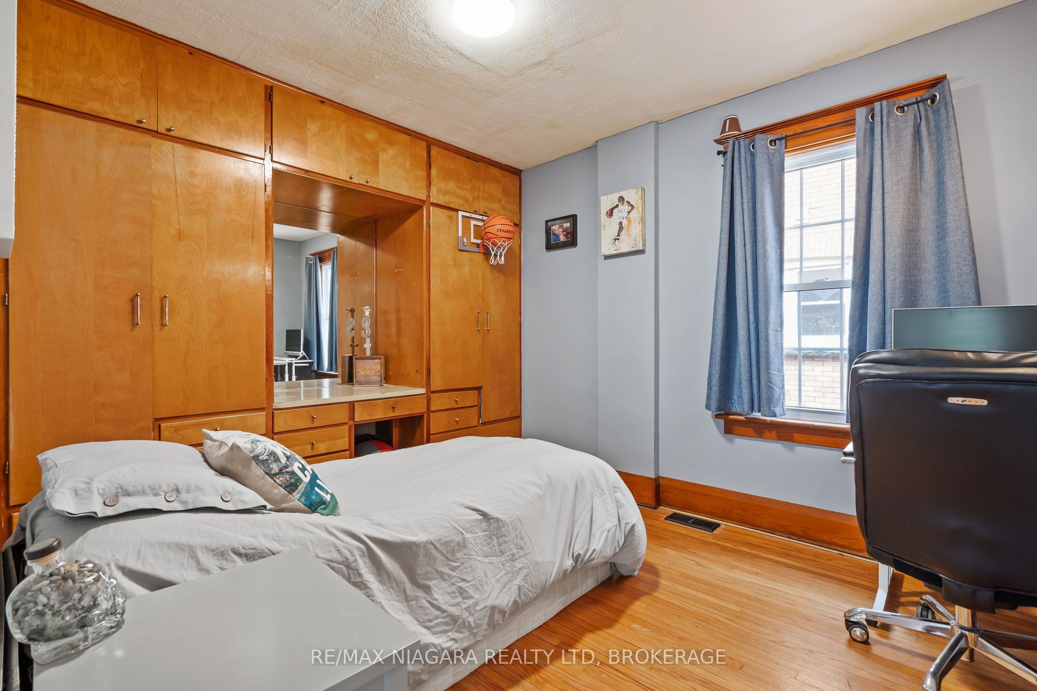 214 Kent Street Property Photo 14