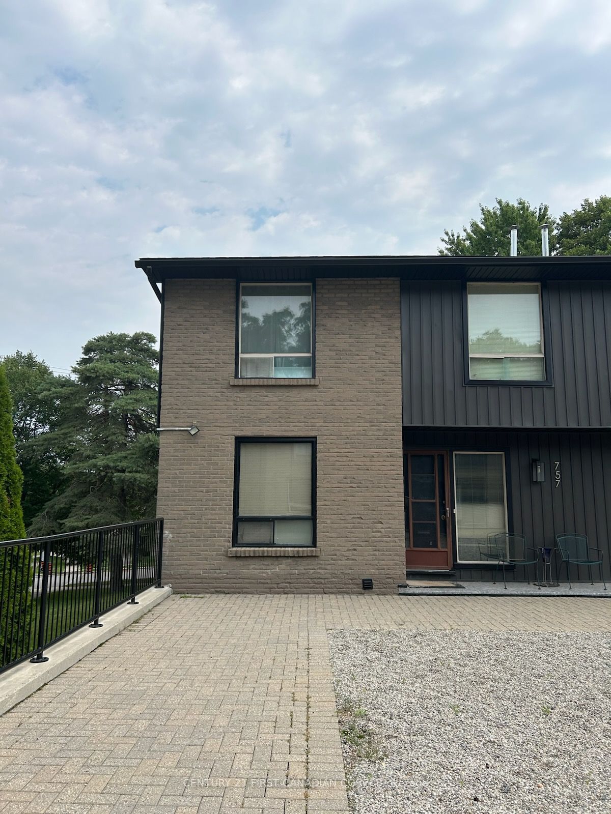 757 Berkshire Drive Property Photo 1