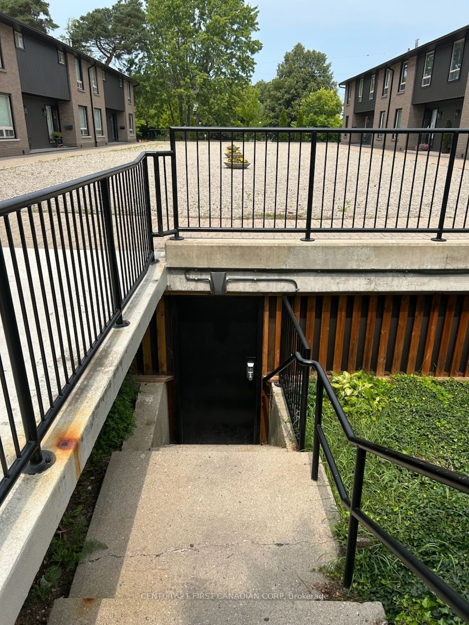 757 Berkshire Drive Property Photo 4