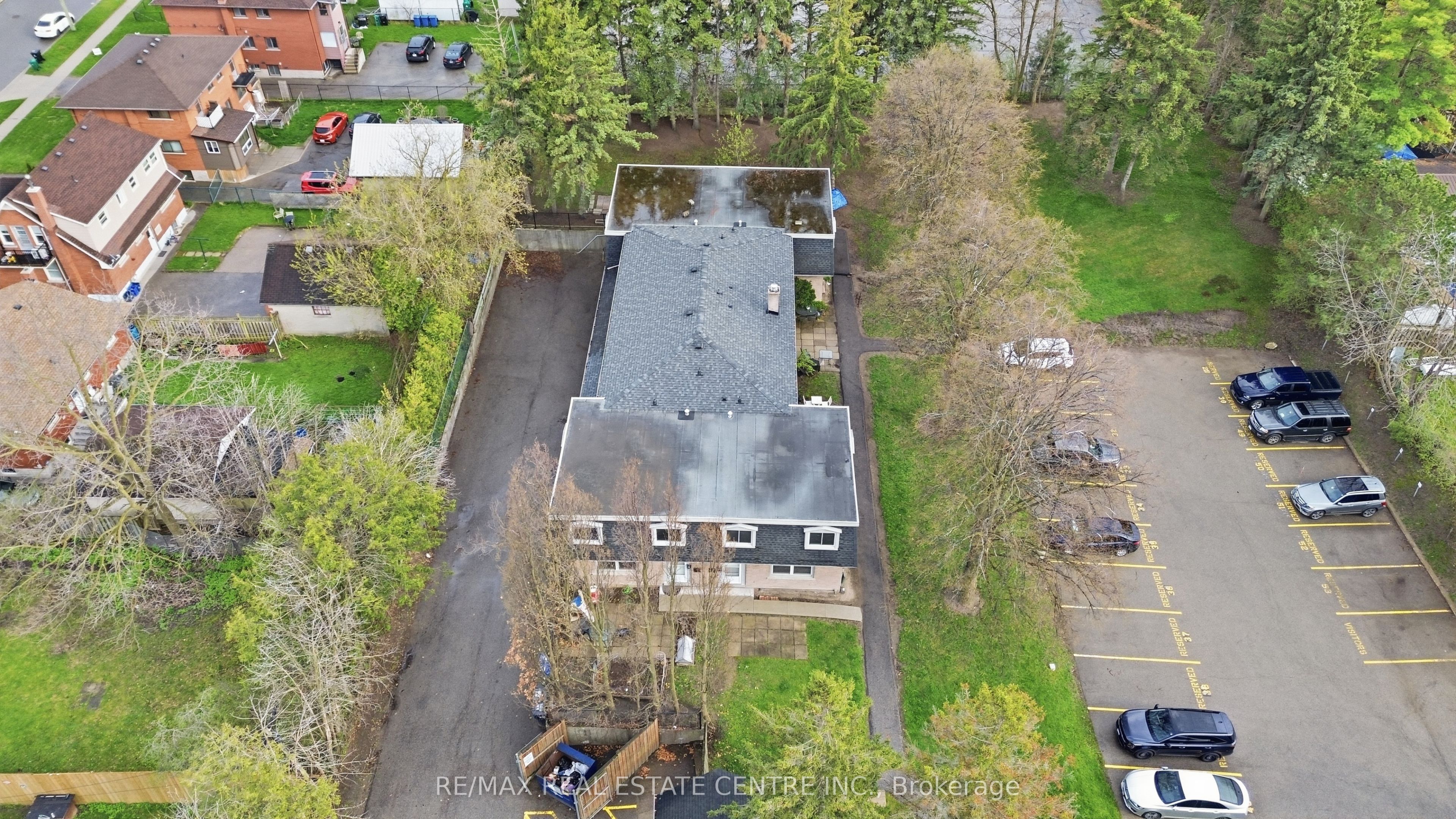 76 Borden Parkway 10 Property Photo 23
