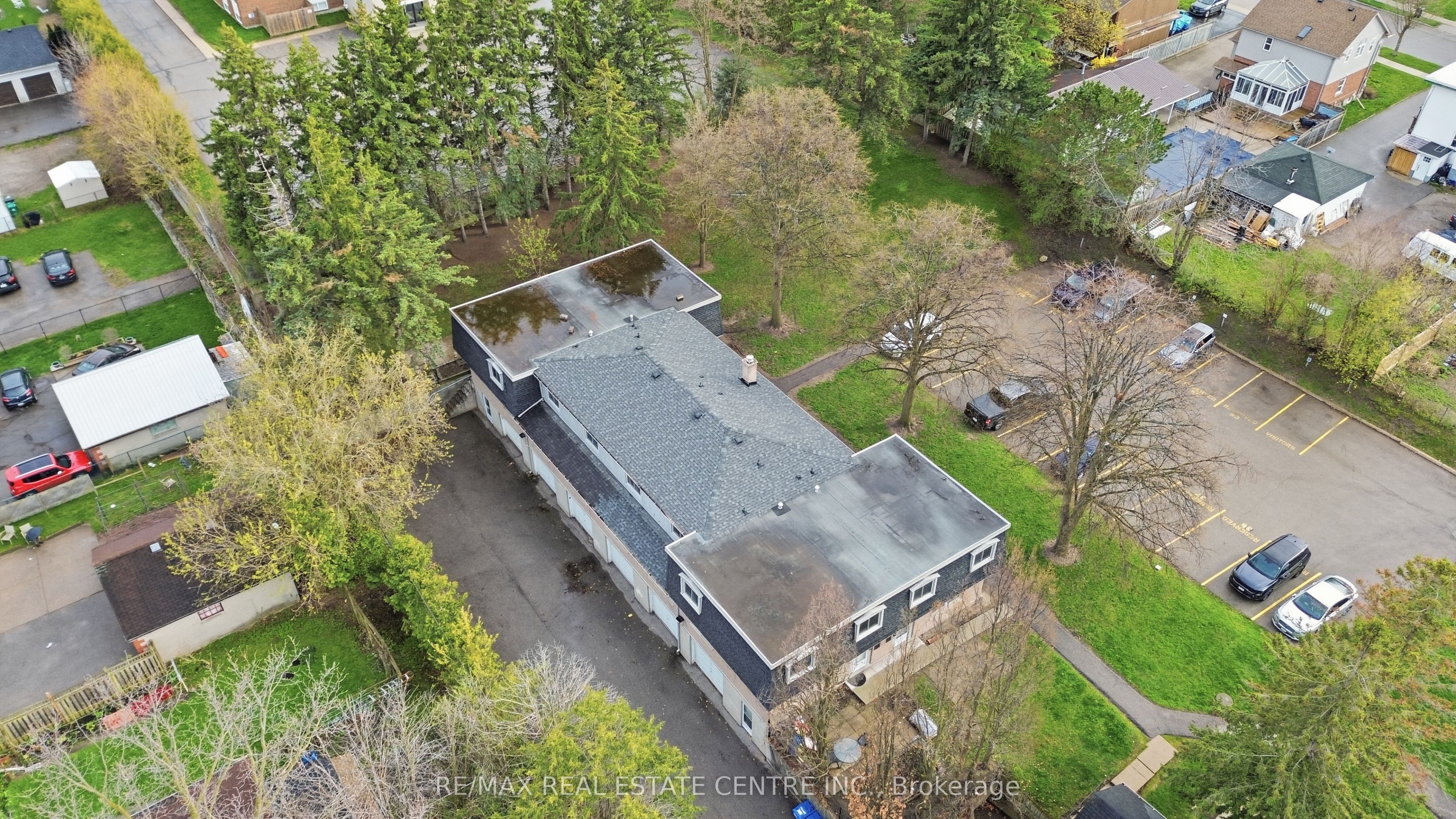 76 Borden Parkway 10 Property Photo 25